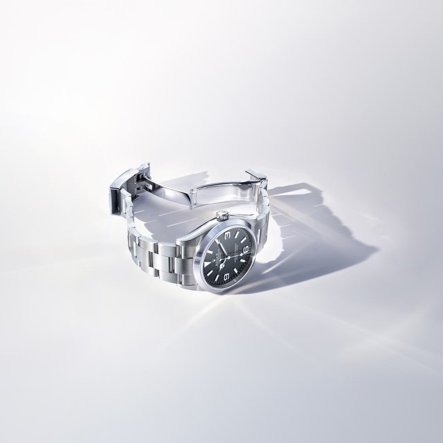 <span class='rolex-lead text-dark'>Rolex</span>