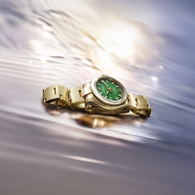 <span class='rolex-lead text-white'>Rolex</span>