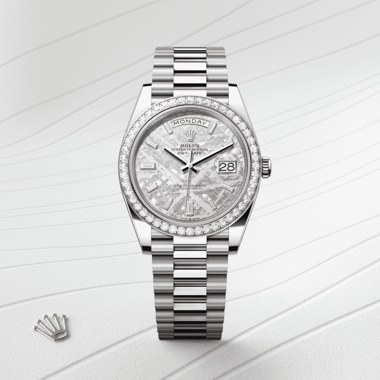 Rolex Day-Date 40, Oyster, 40 mm, hvidguld og diamanter, M228349RBR-0040